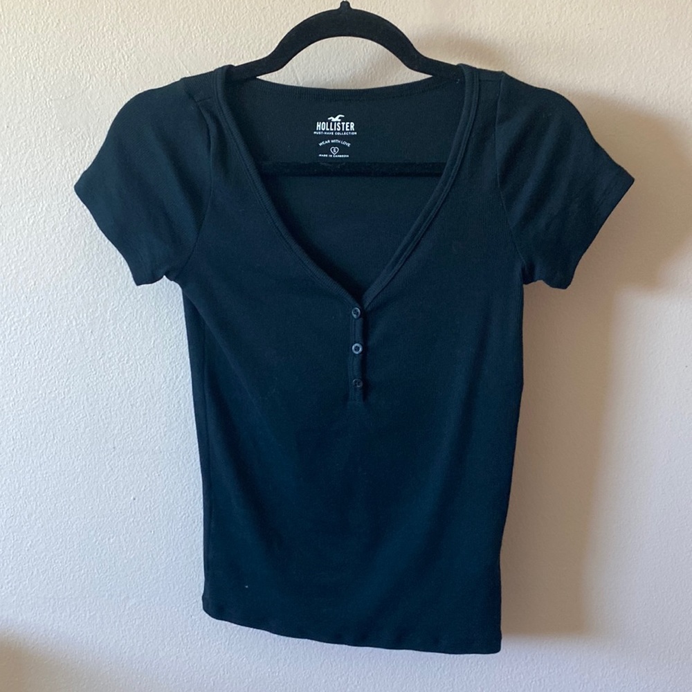 Holister Black tee